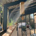 Petit Bed & Breakfast 3*