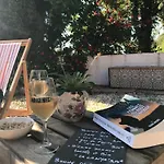 Petit Bed & Breakfast 3*