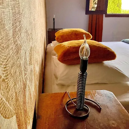 Petit לינה וארוחת בוקר טוייר