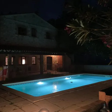 Petit לינה וארוחת בוקר טוייר