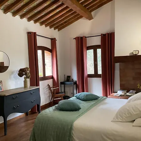 לינה וארוחת בוקר Petit 3*