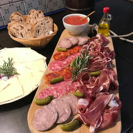 Petit Frühstückspension Thuir