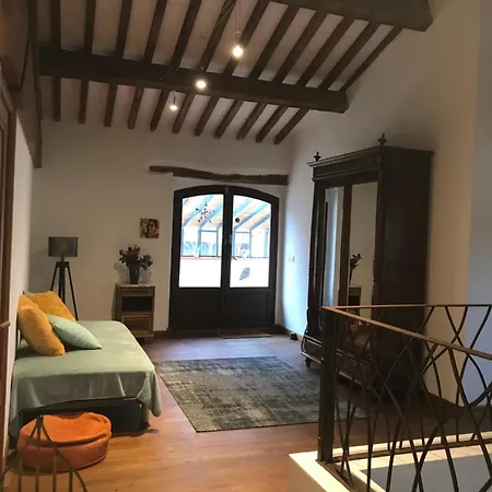 Petit לינה וארוחת בוקר טוייר